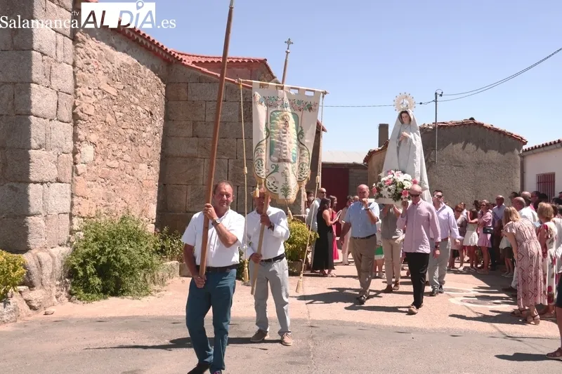 Procesión de la Virgen de las Nieves en Majuges / CORRAL