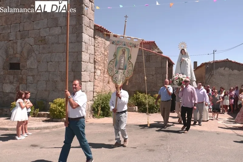 Procesión de la Virgen de las Nieves en Majuges / CORRAL