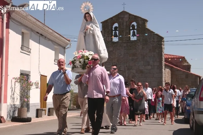 Procesión de la Virgen de las Nieves en Majuges / CORRAL