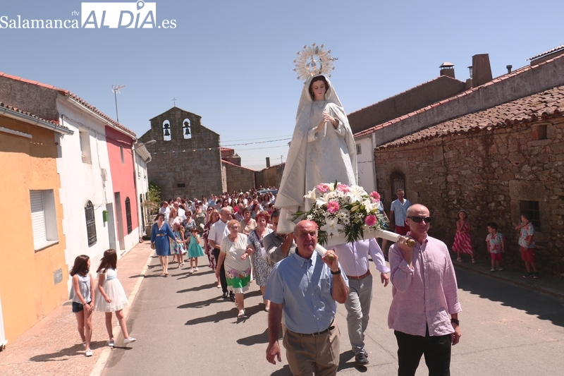 Procesión de la Virgen de las Nieves en Majuges / CORRAL