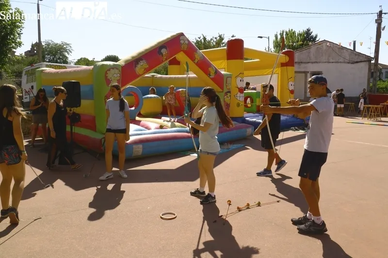 Juegos infantiles en Saldeana en las fiestas de verano / CORRAL