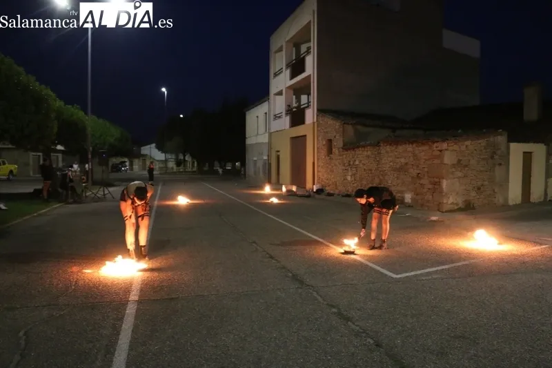 Danza oriental y espectáculo de fuego en la Feria Medieval de Vitigudino 
