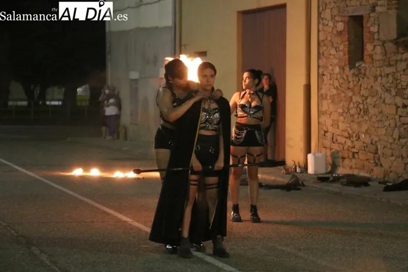 Danza oriental y espectáculo de fuego en la Feria Medieval de Vitigudino 