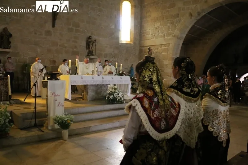 Procesión de San Roque en Villarino de los Aires / CORRAL 