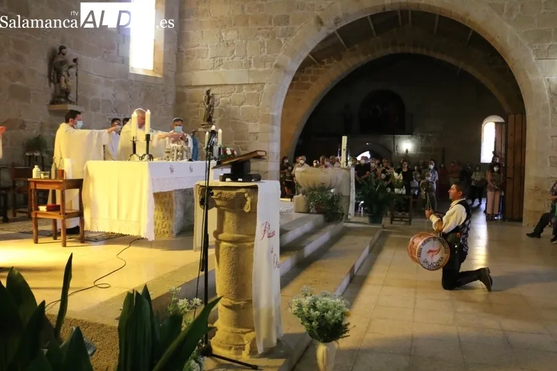 Procesión de San Roque en Villarino de los Aires / CORRAL 