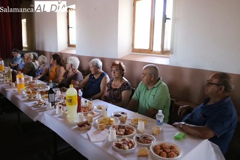 Homenaje a los Mayores en Peralejos de Abajo / CORRAL