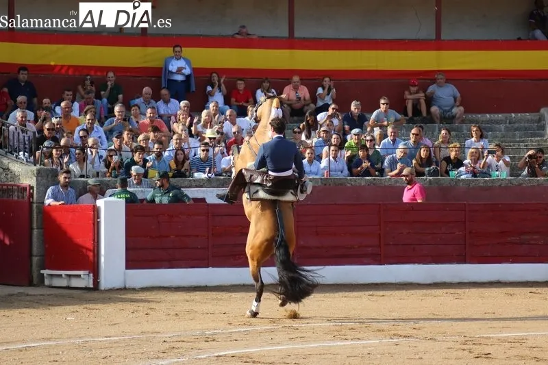 Ferrera y Escribano salen por la puerta grande de Vitigudino con toros de Valdefresno / CORRAL