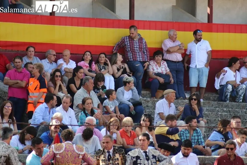 Ferrera y Escribano salen por la puerta grande de Vitigudino con toros de Valdefresno / CORRAL