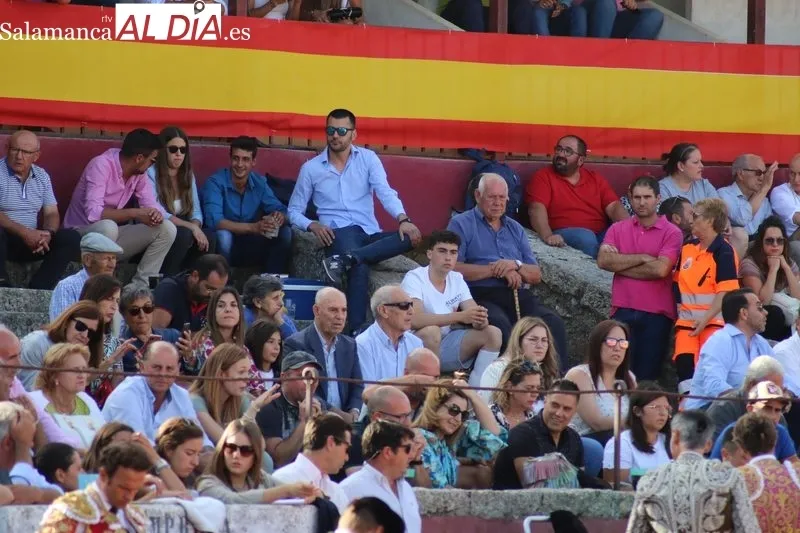 Ferrera y Escribano salen por la puerta grande de Vitigudino con toros de Valdefresno / CORRAL