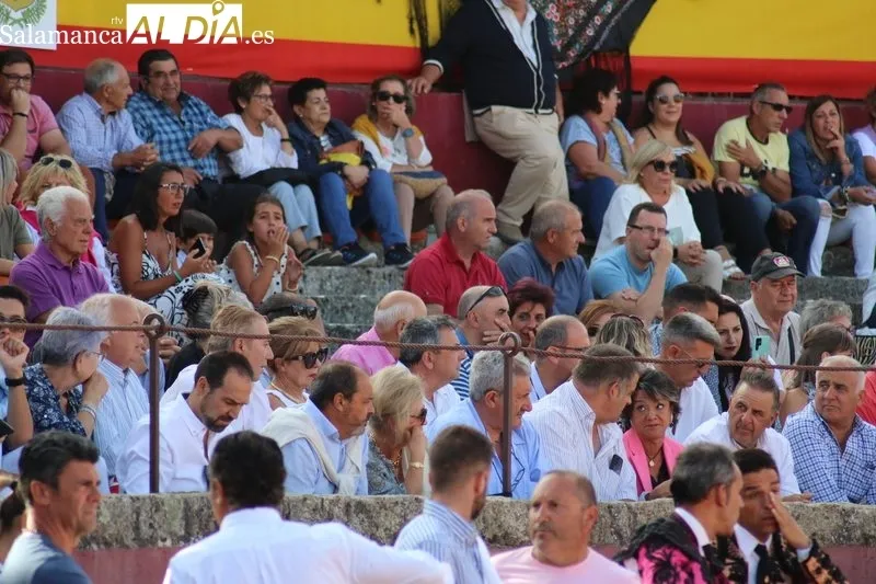 Ferrera y Escribano salen por la puerta grande de Vitigudino con toros de Valdefresno / CORRAL