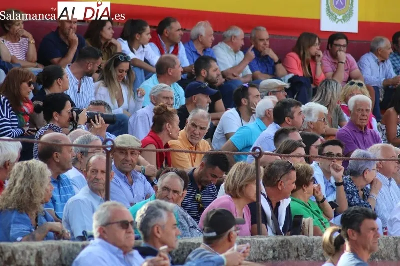 Ferrera y Escribano salen por la puerta grande de Vitigudino con toros de Valdefresno / CORRAL