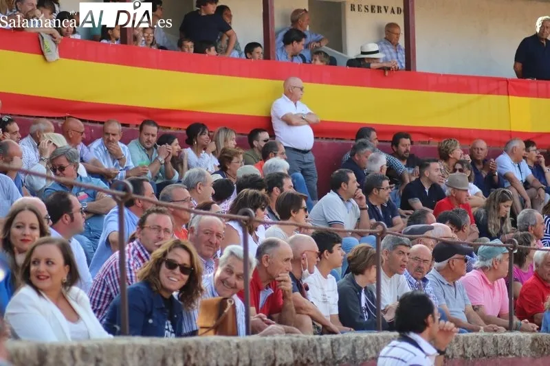 Ferrera y Escribano salen por la puerta grande de Vitigudino con toros de Valdefresno / CORRAL