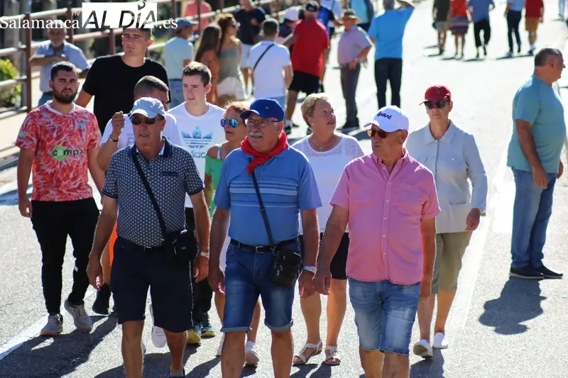 Primer encierro de las fiestas de Villarino con novillos de Valrubio / CORRAL