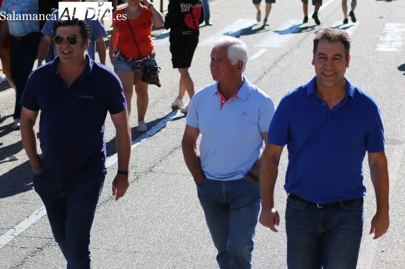 Primer encierro de las fiestas de Villarino con novillos de Valrubio / CORRAL