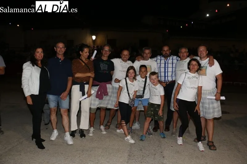 Arrancan las fiestas de Vilvestre con una animado desfile de las peñas / CORRAL