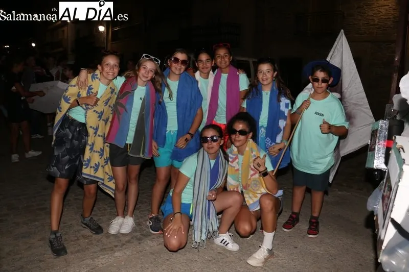 Arrancan las fiestas de Vilvestre con una animado desfile de las peñas / CORRAL