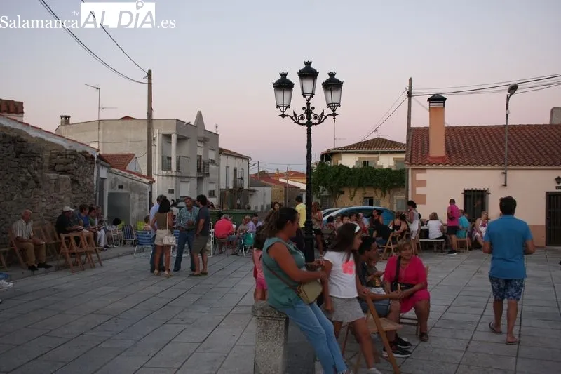 Los vecinos de Almendra disfrutaron de una agradable merienda-cena