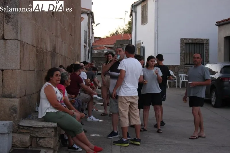 Los vecinos de Almendra disfrutaron de una agradable merienda-cena