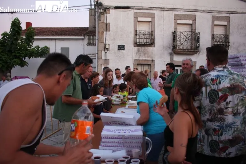 Los vecinos de Almendra disfrutaron de una agradable merienda-cena