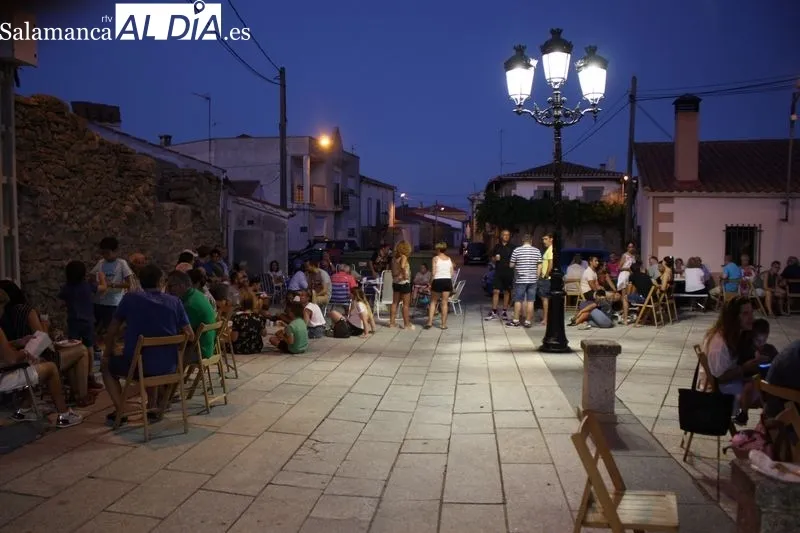 Los vecinos de Almendra disfrutaron de una agradable merienda-cena