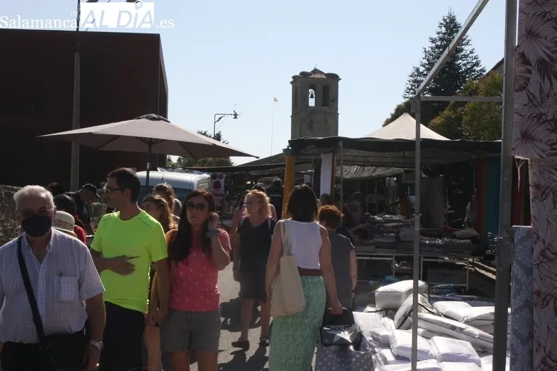 El calor no impidió que acudieran este domingo a Trabanca miles de personas 
