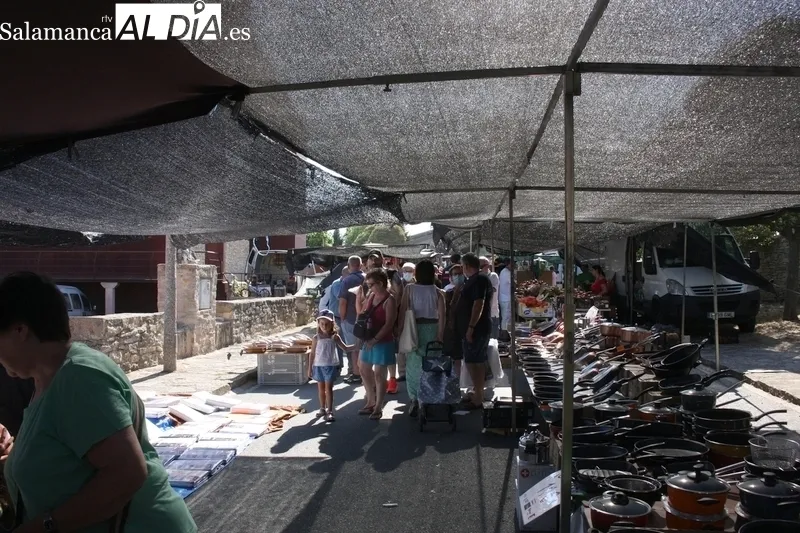 El calor no impidió que acudieran este domingo a Trabanca miles de personas 