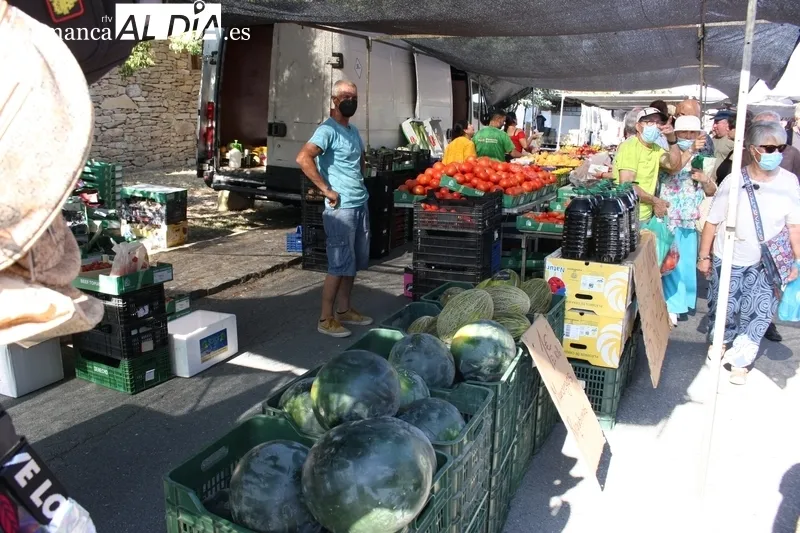 El calor no impidió que acudieran este domingo a Trabanca miles de personas 