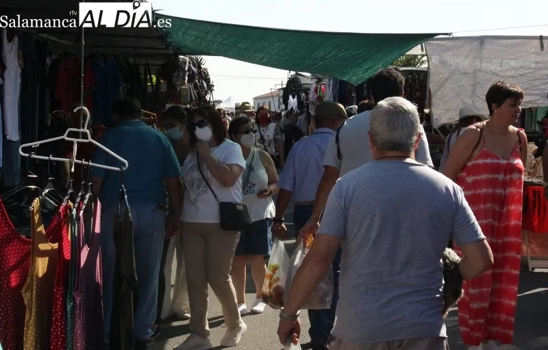 El calor no impidió que acudieran este domingo a Trabanca miles de personas 