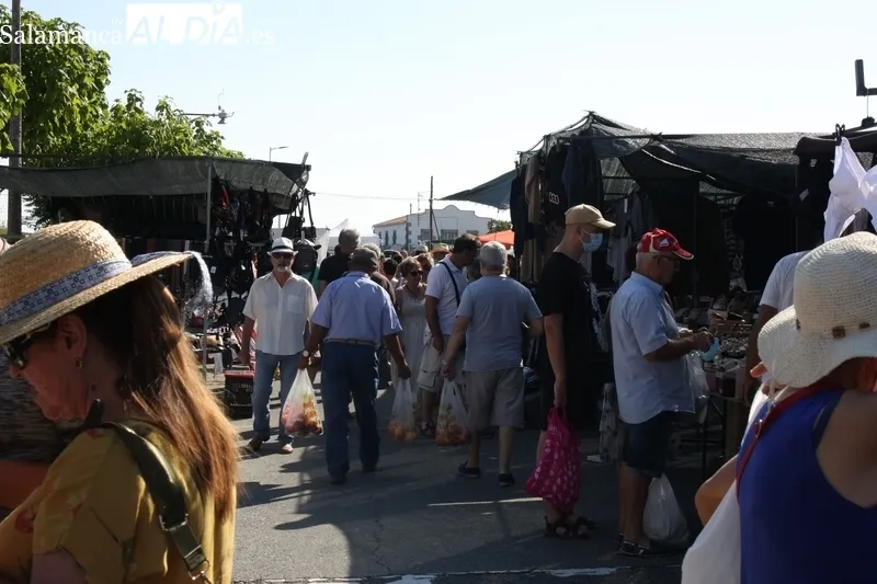 El calor no impidió que acudieran este domingo a Trabanca miles de personas 