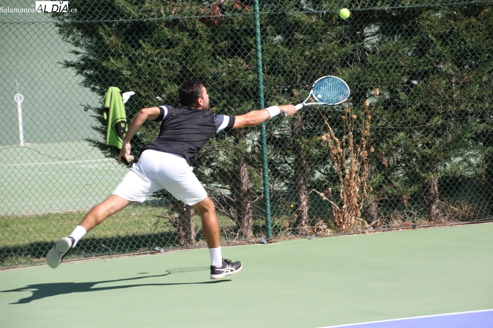 Foto 5 - &Oacute;scar Mart&iacute;n y Carla Hern&aacute;ndez, campeones del IV Torneo de Tenis &lsquo;Centenarios Teresianos 2002&rsquo;