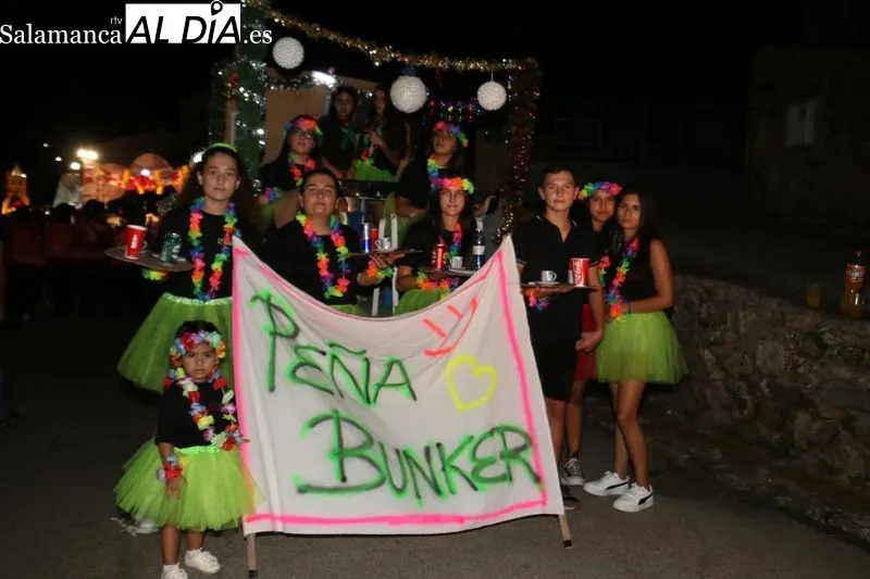 Gran desfile de carrozas en Aldeadávila de la Ribera con 9 representaciones y alguna de ellas con mucho trabajo detrás  / CORRAL  