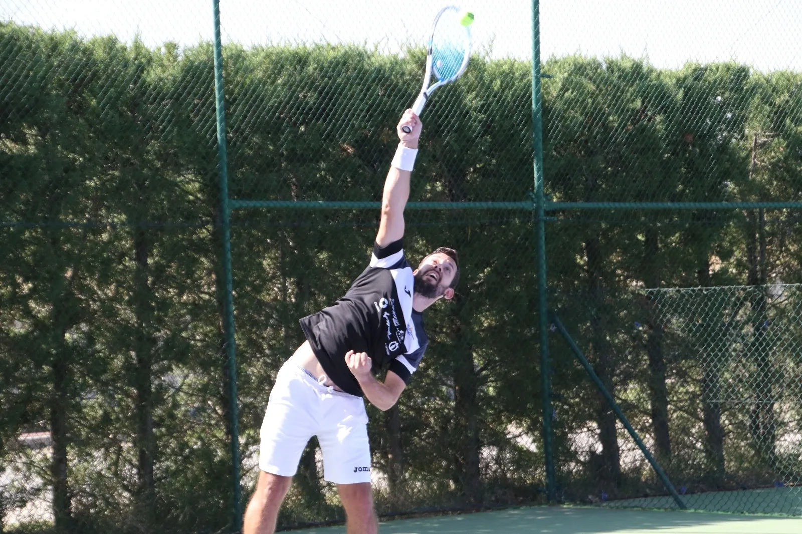 Foto 3 - &Oacute;scar Mart&iacute;n y Carla Hern&aacute;ndez, campeones del IV Torneo de Tenis &lsquo;Centenarios Teresianos 2002&rsquo;