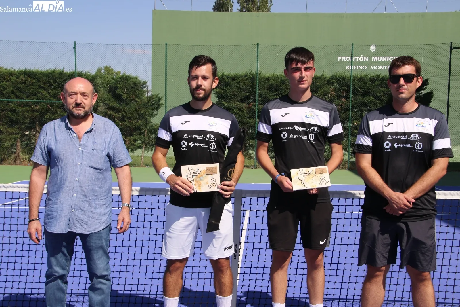 Foto 6 - &Oacute;scar Mart&iacute;n y Carla Hern&aacute;ndez, campeones del IV Torneo de Tenis &lsquo;Centenarios Teresianos 2002&rsquo;
