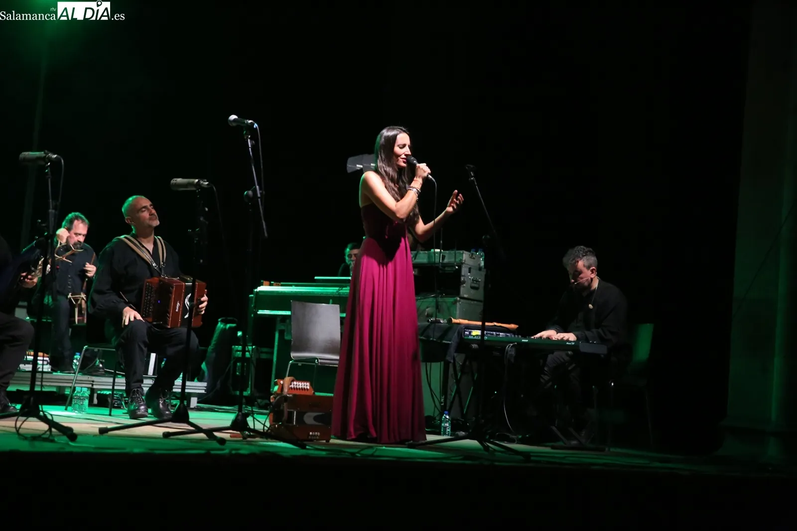 Foto 9 - El grupo gallego Luar Na Lubre conquista Alba de Tormes con su m&uacute;sica