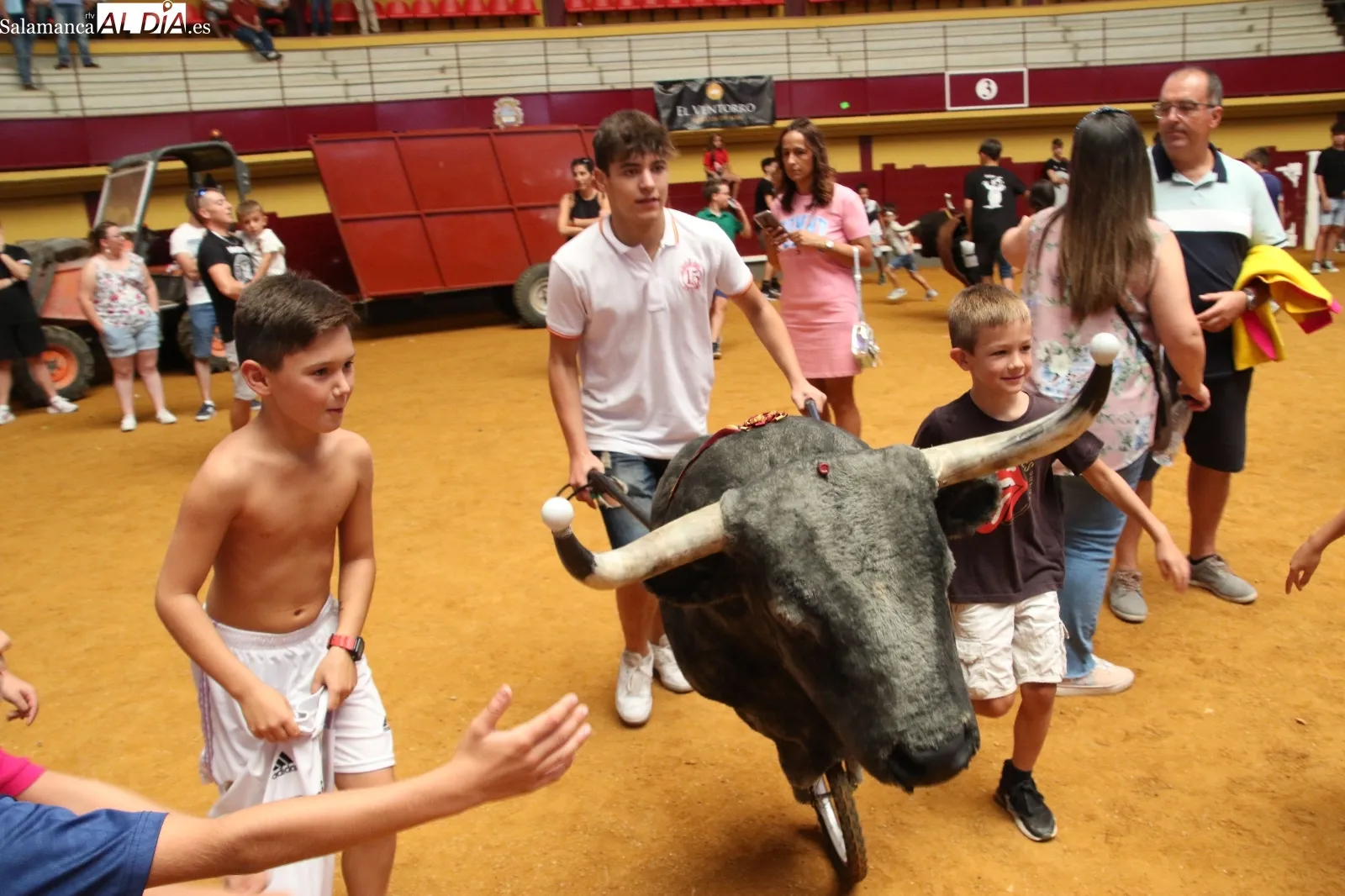Foto 2 - Encierro infantil con la Charanga Afinados