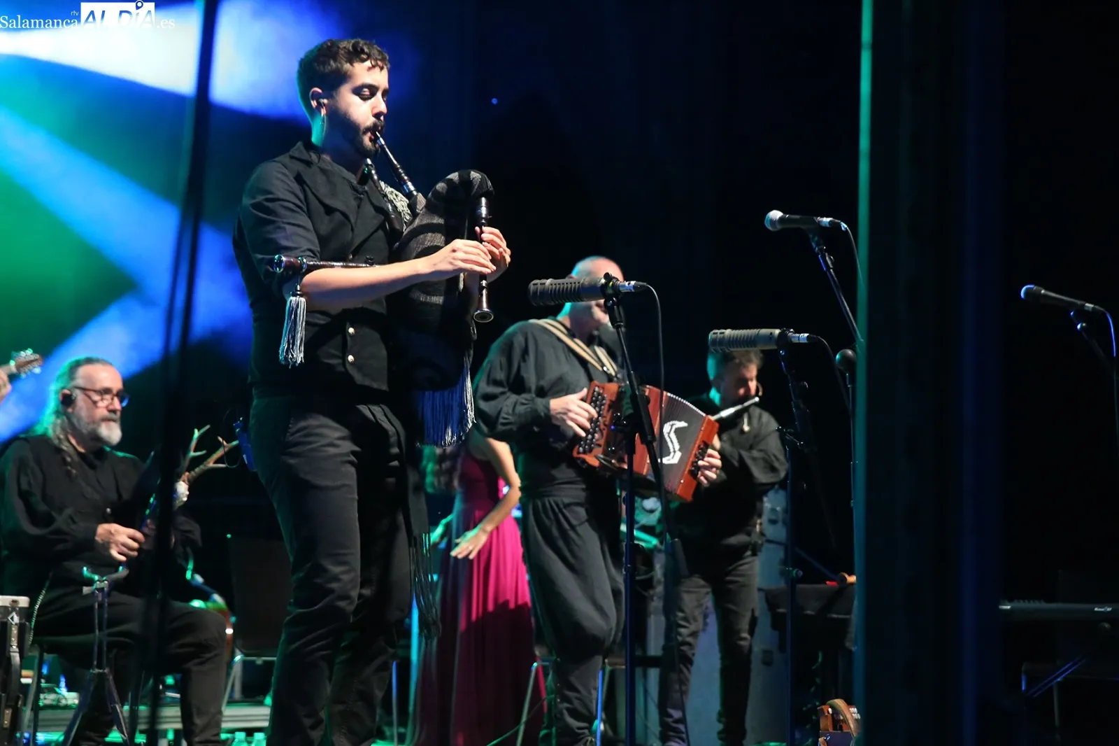 Foto 2 - El grupo gallego Luar Na Lubre conquista Alba de Tormes con su m&uacute;sica