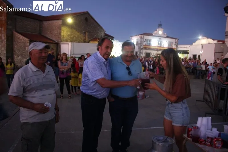Con la coronación e imposición de bands a la Corte de Honor, se daban por iniciadas oficialmente en Cipérez las fiestas de verano en honor a San Sebastián / SILVESTRE 