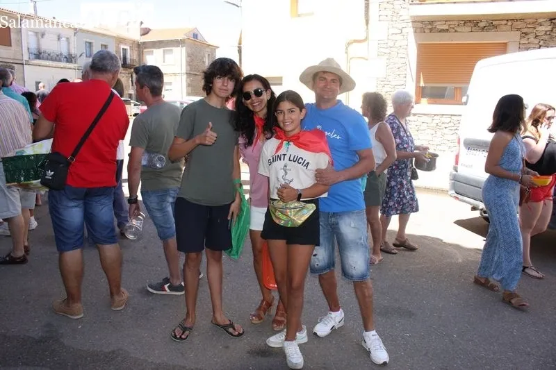 Hasta 1.100 raciones de paella se repartieron este viernes en el inicio de las fiestas en Masueco / SILVESTRE