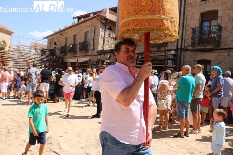 Procesión de San Bartolo y convite ofrecido por el Ayuntamiento de Aldeadávila / CORRAL