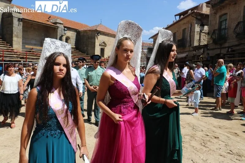 Procesión de San Bartolo y convite ofrecido por el Ayuntamiento de Aldeadávila / CORRAL