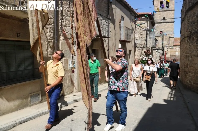 Procesión de San Bartolo y convite ofrecido por el Ayuntamiento de Aldeadávila / CORRAL