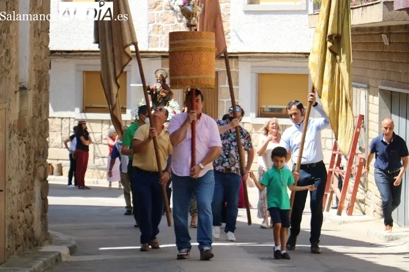 Procesión de San Bartolo y convite ofrecido por el Ayuntamiento de Aldeadávila / CORRAL