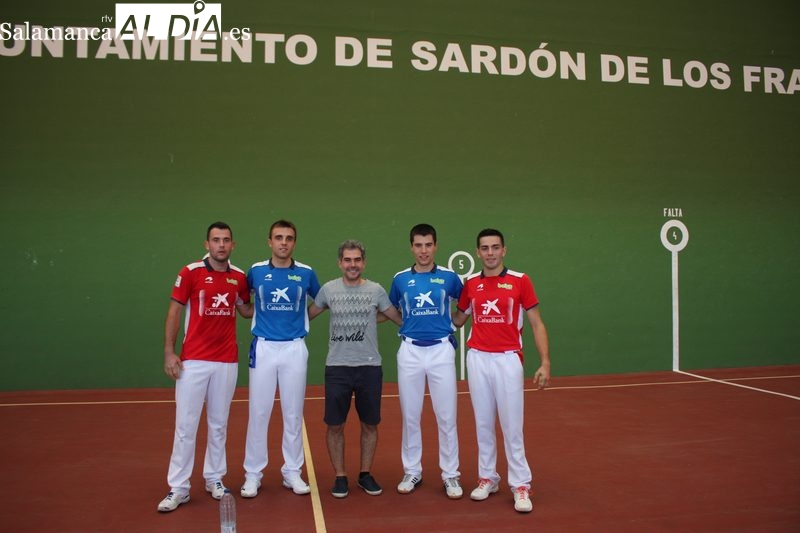 Entretenidos partidos de pelota a mano en Sardón de los Frailes