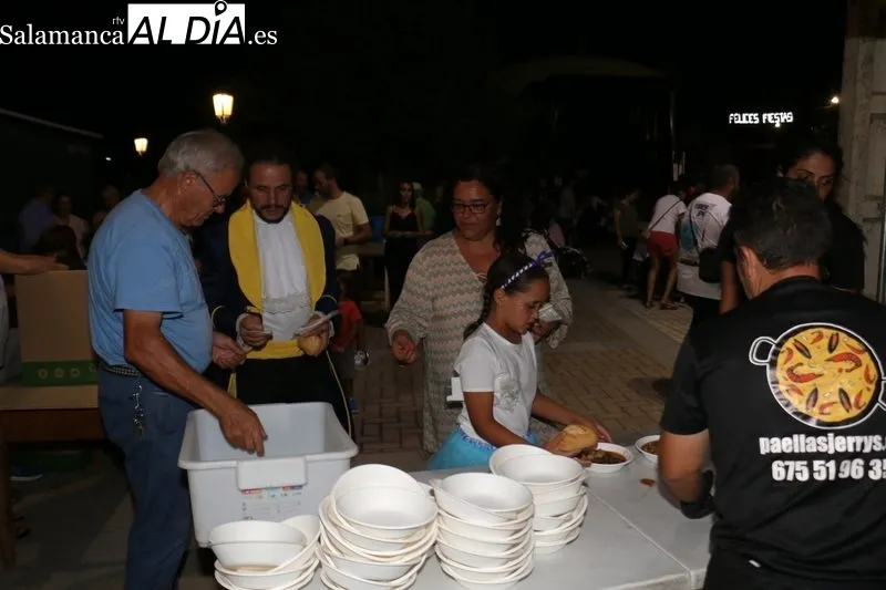 Cerca de 600 raciones de caldereta para coger fuerzas ante lo que llega el fin de semana / CORRAL 
