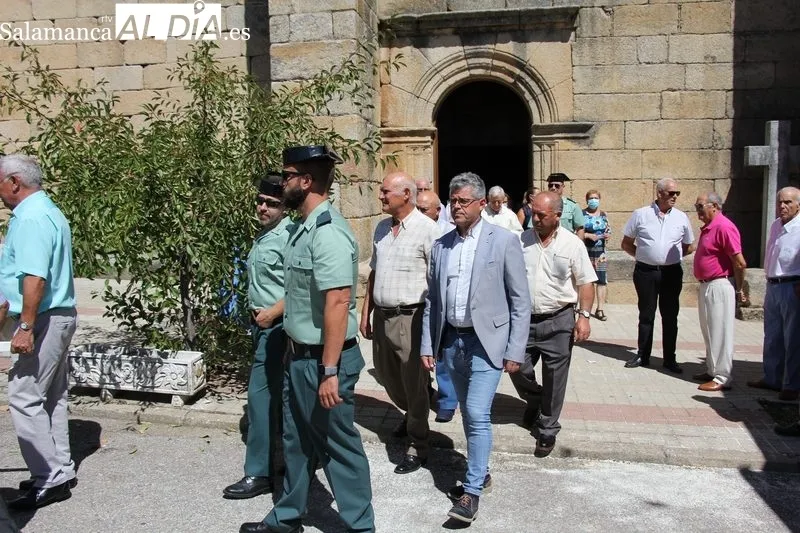Los vecinos de Masueco no faltaron a la cita con San Bernardo, tampoco al convite ofrecido por el Ayuntamiento / MARIBEL SÁNCHEZ