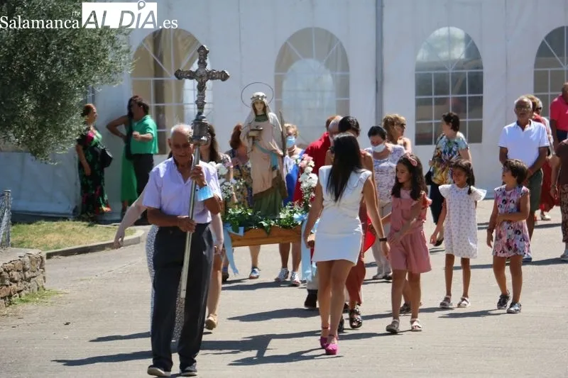 Tras la misa tenía lugar la procesión de Santa Águeda y después una paella hecha arte / CORRAL