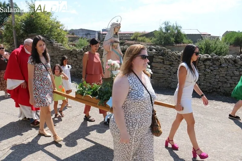 Tras la misa tenía lugar la procesión de Santa Águeda y después una paella hecha arte / CORRAL