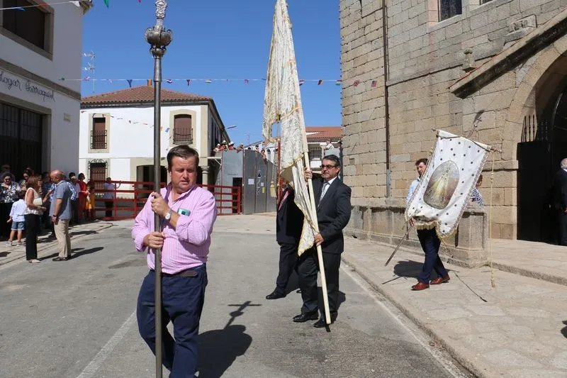 Procesión de la Virgen de Caballeros y primer encierro tradicional en Villavieja de Yeltes / CORRAL