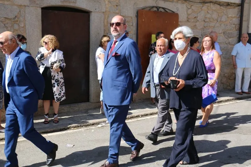 Procesión de la Virgen de Caballeros y primer encierro tradicional en Villavieja de Yeltes / CORRAL
