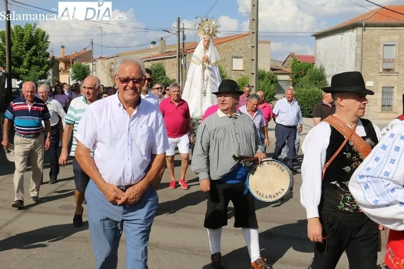 Día de las Madrinas en Encinasola de los Comendadores con La Corrobla y subasta de roscas / CORRAL